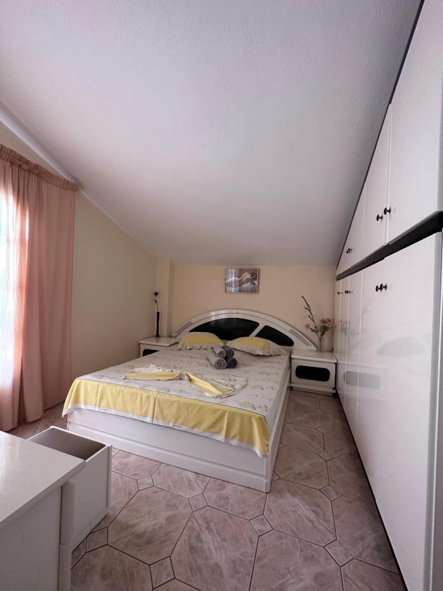 טורוני The Flower Apartments מראה חיצוני תמונה